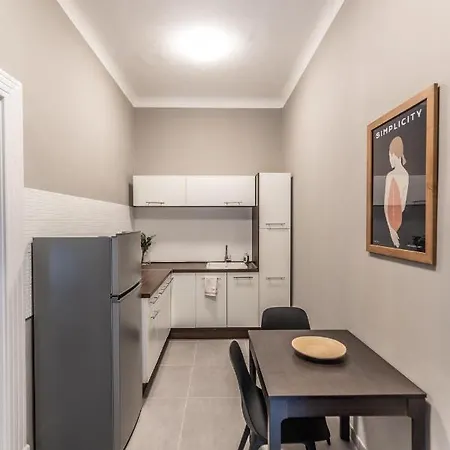 Design Downtown Apartman *