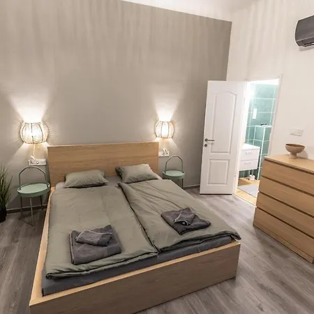 Design Downtown Apartman *